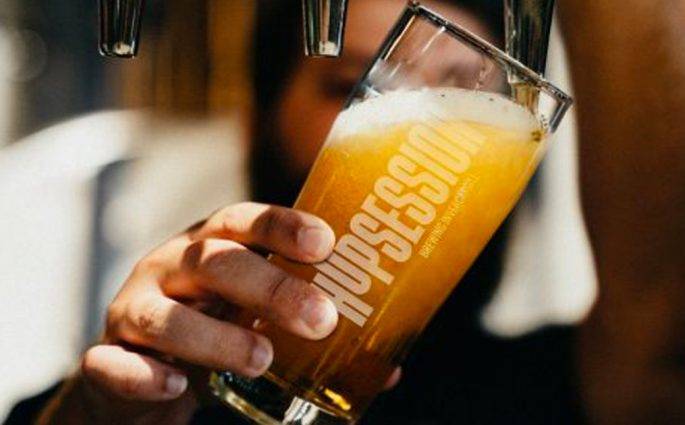 Hopsession-brewing-craft-beer-glass-being-filled-at-the-tap